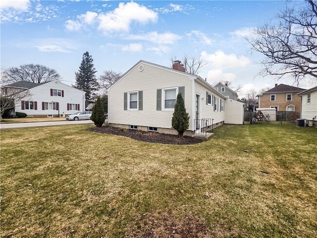 Building Photo - 10 Brayton Ave