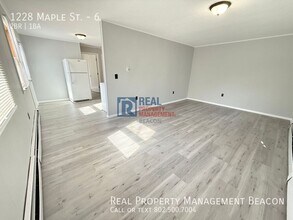 Building Photo - 1228 Maple St