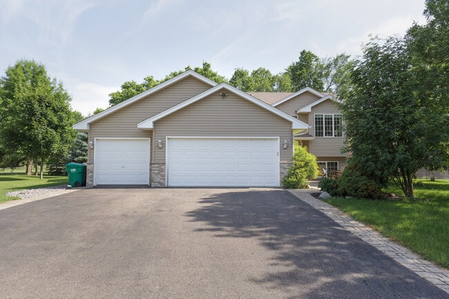 Building Photo - 22075 Red Oak Dr