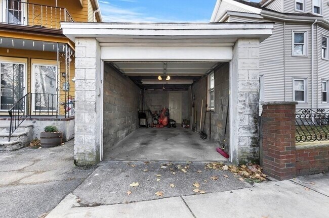 Building Photo - 75 Lebanon St