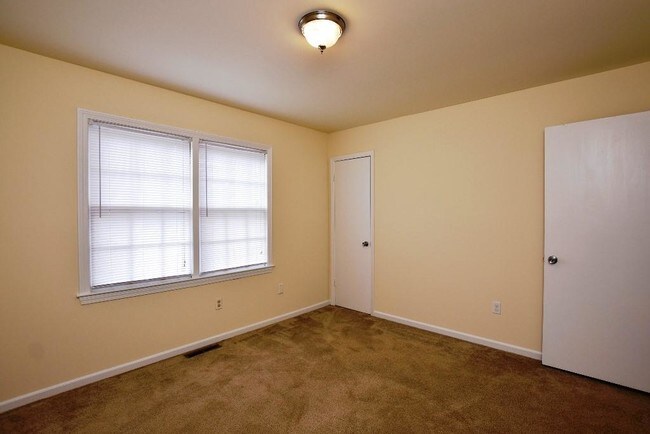 Building Photo - 207 Dunwoody Ave