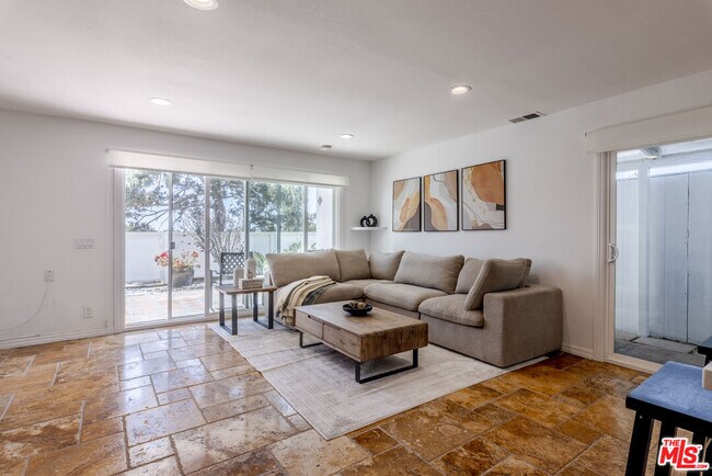 Foto del edificio - 28711 Pacific Coast Hwy