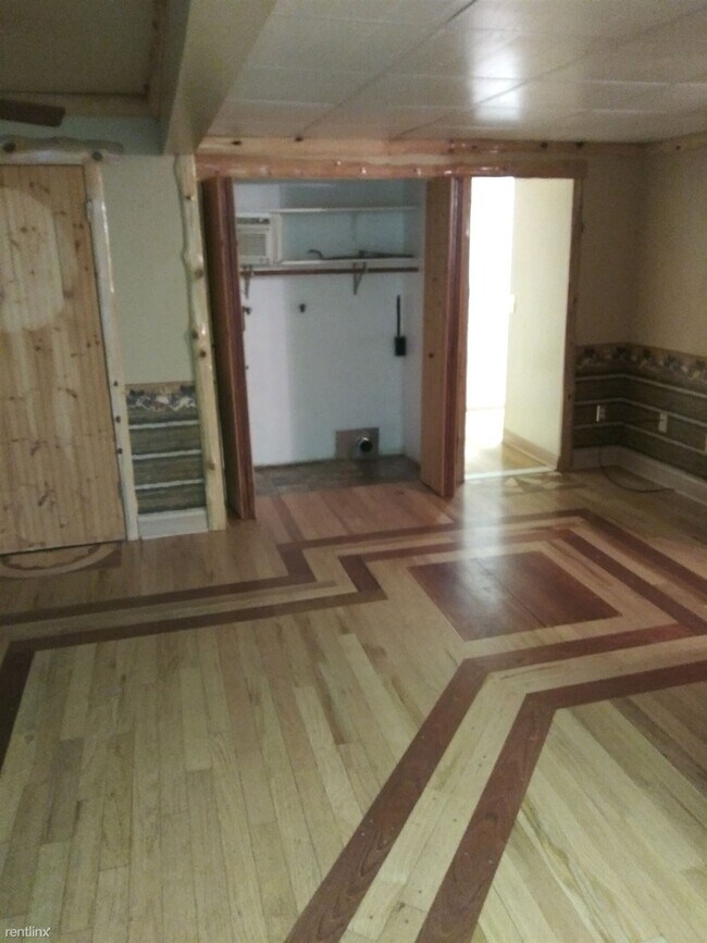 Building Photo - 1 br, 1 bath 4plex - 210 W Shawnee St Unit 2