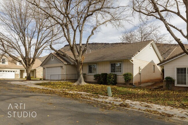 Foto del edificio - 4 Bedroom 2.5 Bath Home in Creekside Village