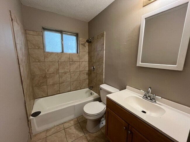Building Photo - Renovated 3 Bedroom 1 Bath Home for Rent!!