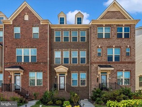 Building Photo - 11115 Hazelnut Ln