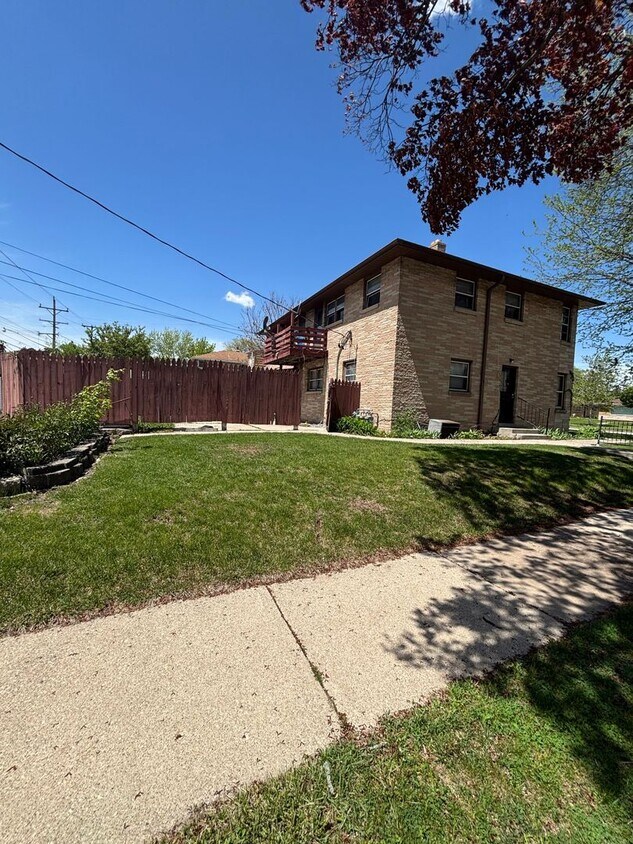 Foto del edificio - 7305 W Hampton Ave