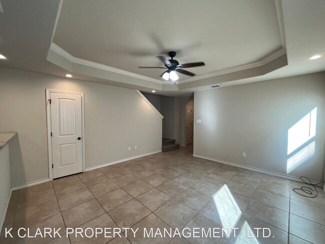 Building Photo - 3 br, 2.5 bath House - 7034 LAKEVIEW DR #101