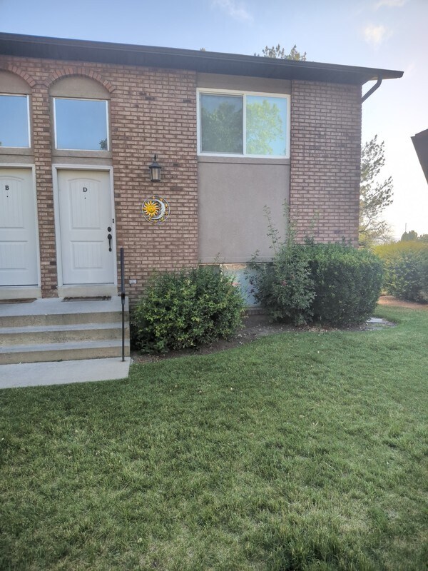 Building Photo - 1445 N Amiron Way