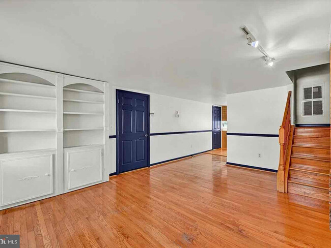 Building Photo - 1005 S Kenwood Ave