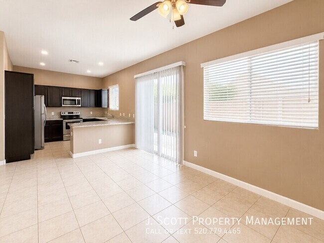 Building Photo - 1367 S Country Club Dr