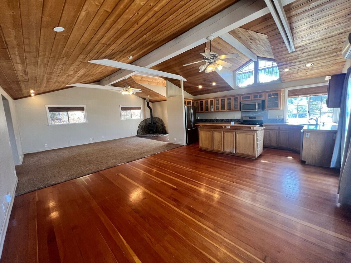 Foto principal - 3BR/3BA 3-Story HOME w/ AMAZING VIEWS LOCA...