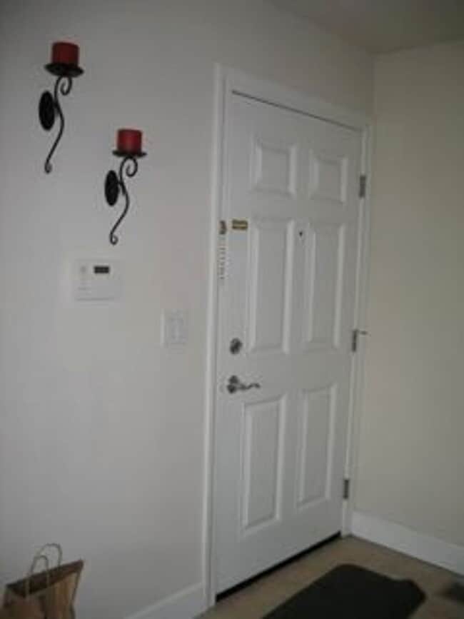 Building Photo - 647 McGinnis Cir