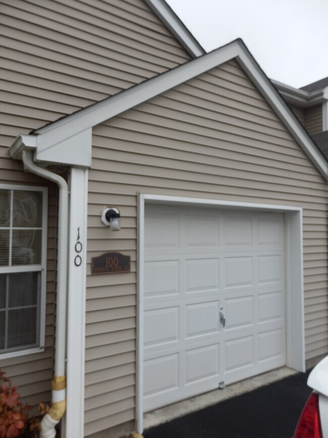 Foto del edificio - 100 Sparrow Ridge Rd