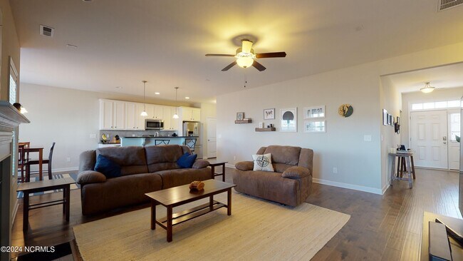 Building Photo - 201 Pine Island Dr
