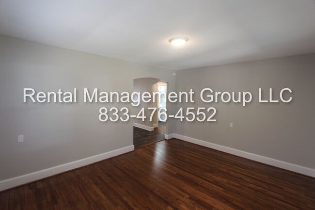 Building Photo - .New On The Market! Charming 2 bedroom 1 bath