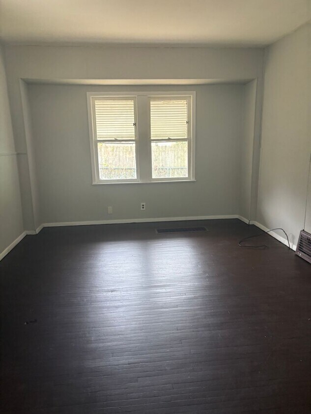 Foto del edificio - 5-Bedroom Single Family