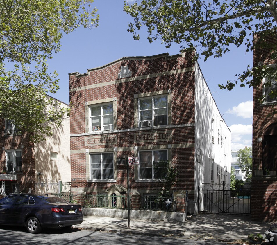 Building Photo - 2033 W 11th St