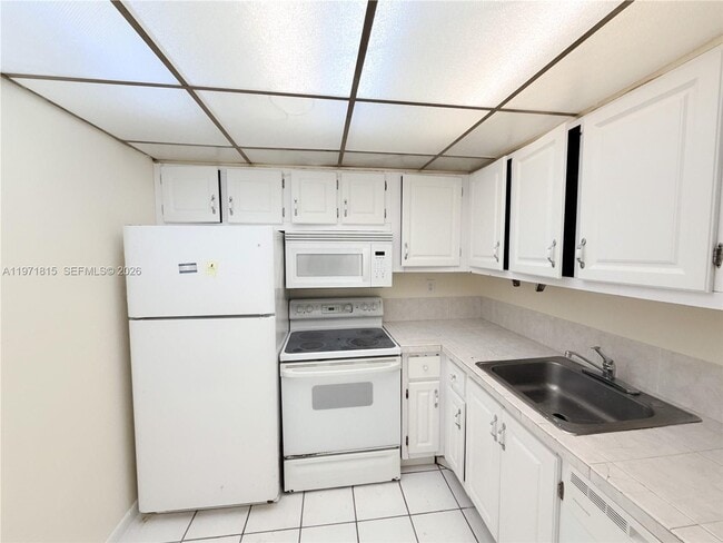 Building Photo - 498 NW 165th St