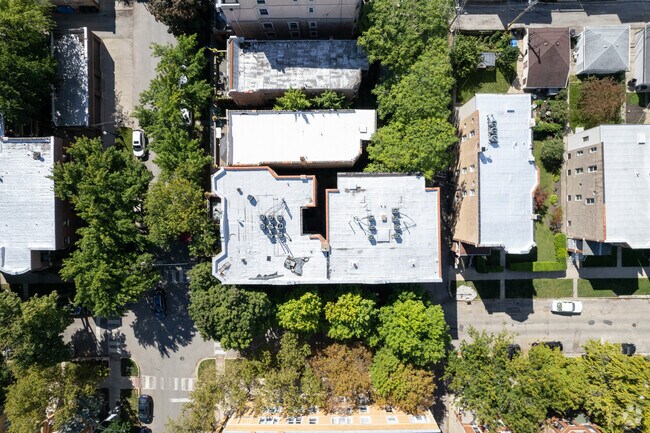Building Photo - 922-924 N Oakley Blvd