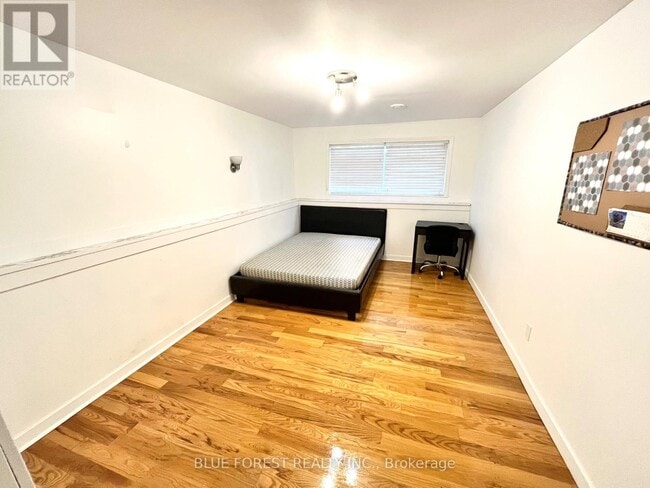 Building Photo - 53 Tumbleweed Crescent