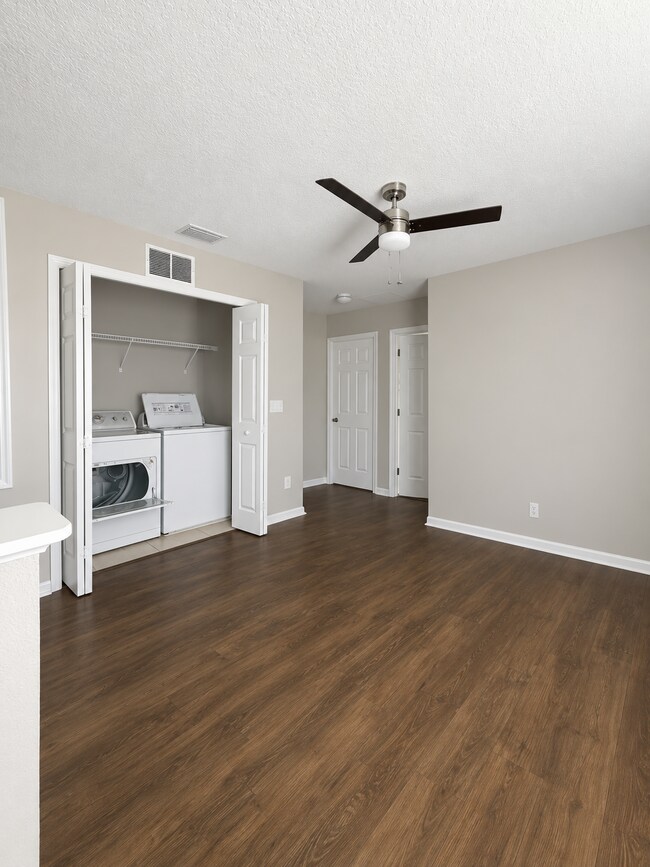 Foto del edificio - 3901 Silverbell Loop