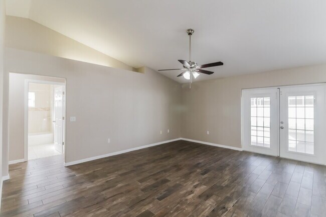 Foto del edificio - 7742 Ashford Dr