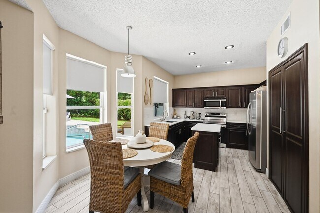 Foto del edificio - 15073 Oak Chase Ct