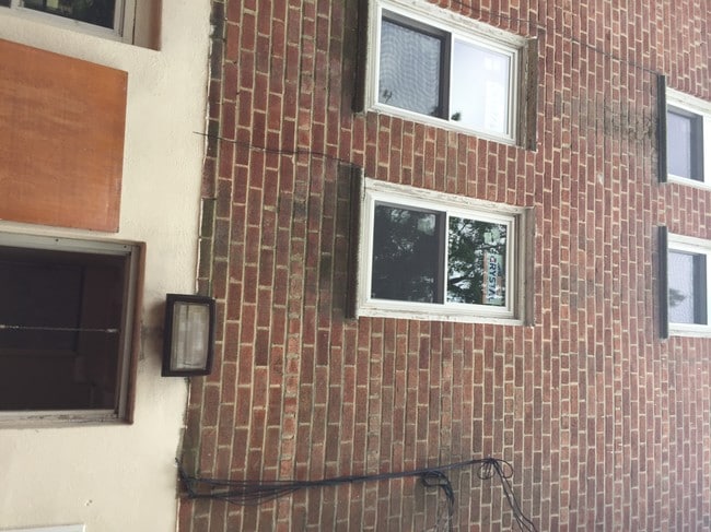 Building Photo - 439 W 263rd St