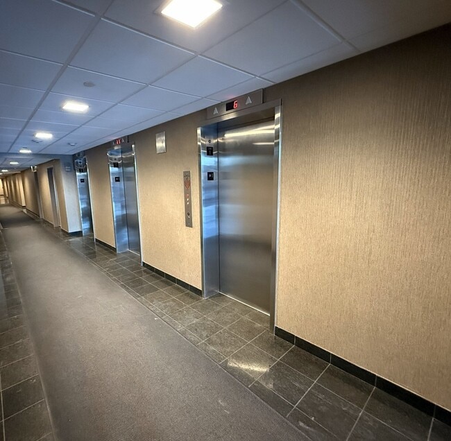 Building Photo - 6340 Americana Dr