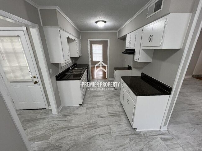 Foto del edificio - 1756 Rockdale Ave