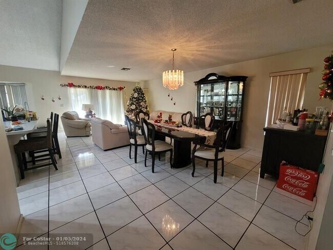 Foto del edificio - 6940 NW 45th Ct