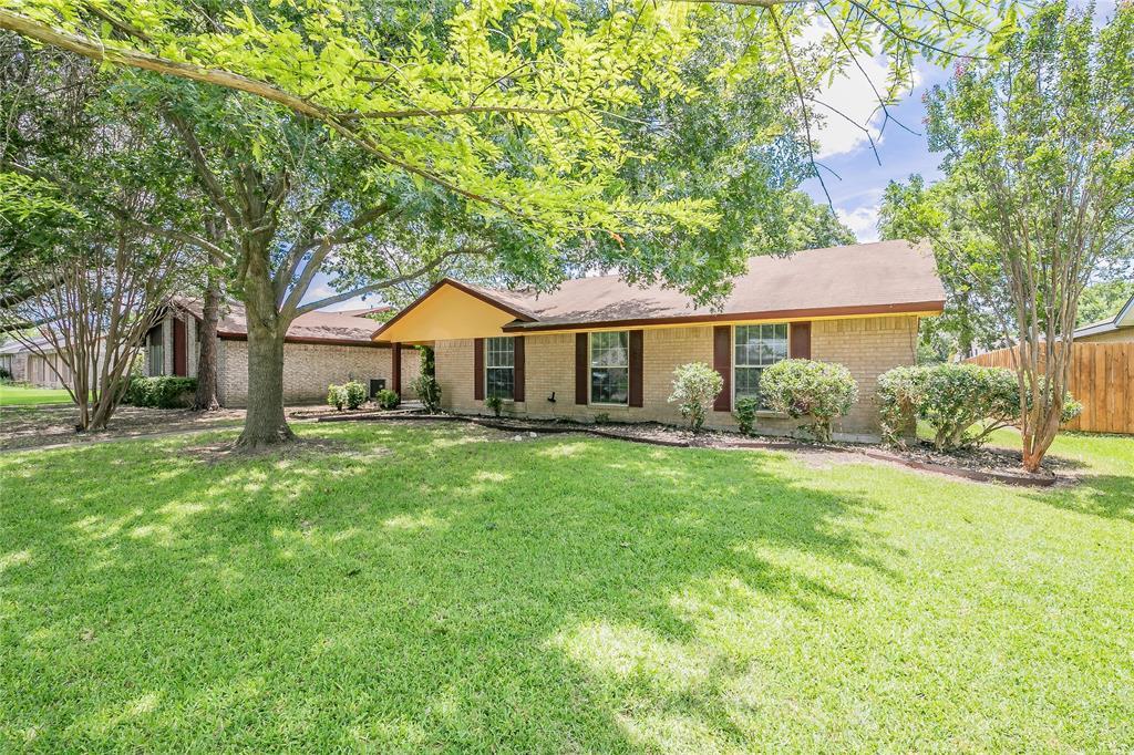 Foto principal - 3026 Burning Tree Ln