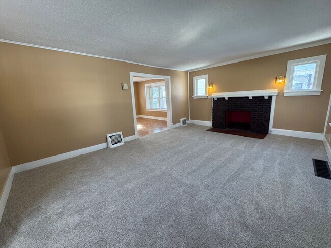 Building Photo - Room to Breathe! 4-Bedroom Springfield Home Ready Now!