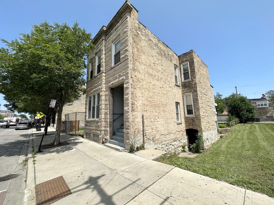 Primary Photo - 3155 S Halsted St