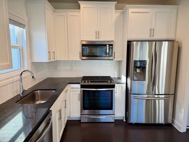 Foto del edificio - 1747 Stone Hedge Dr NW