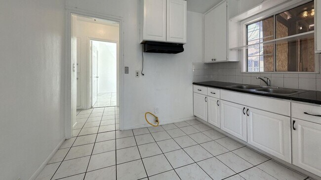 Foto del edificio - PRICE REDUCTION!! Cozy 2 Bedroom, 1 Bathro...
