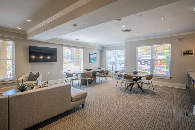Building Photo - Stunning 2 BA/2BA Condo in Rockville!