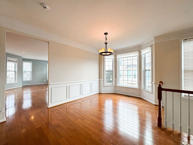 Building Photo - Stunning 3 Bed 2/2 Bath End-Unit Townhome In Desired Stone Ridge South