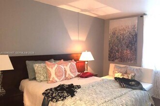 Building Photo - 100 Lincoln Rd