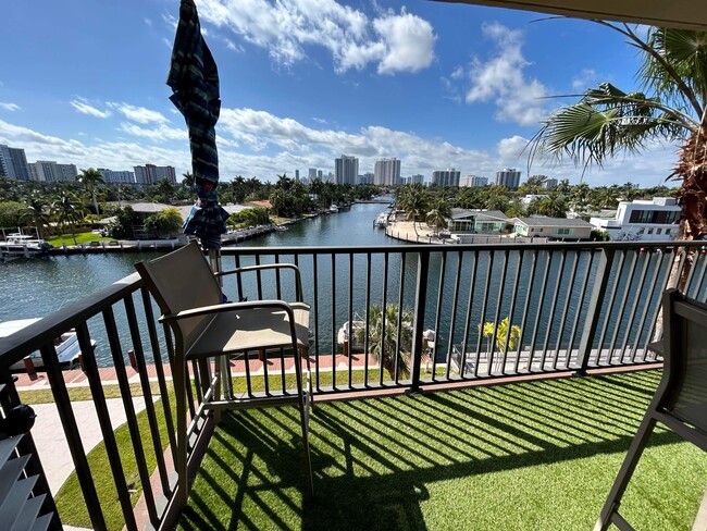 Foto del edificio - 301 Golden Isles Dr