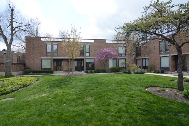 Building Photo - 11 Willow Tree Ct