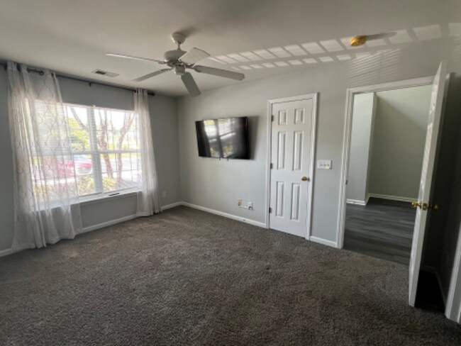 Building Photo - 136 Madrid Dr