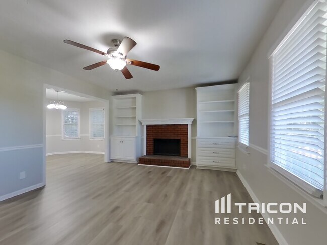 Building Photo - 5 Riverchase Dr