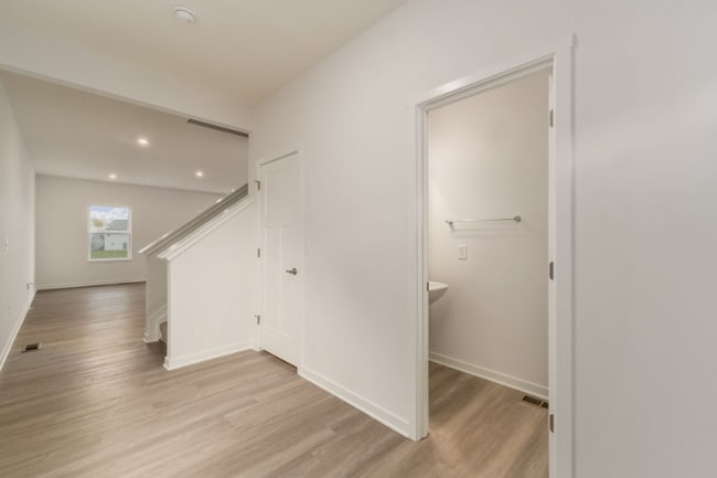 Building Photo - 2816 Horsham Dr
