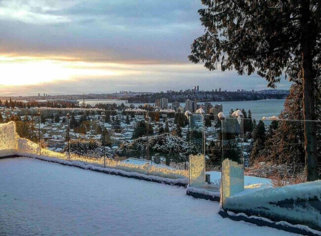 Photo du bâtiment - 2550 Palmerston Ave