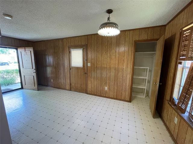Building Photo - 306 W Ash St