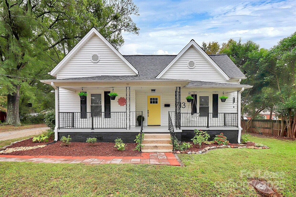 Foto principal - 713 N Church St