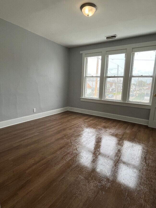 Foto del edificio - 1018 Baker Ave