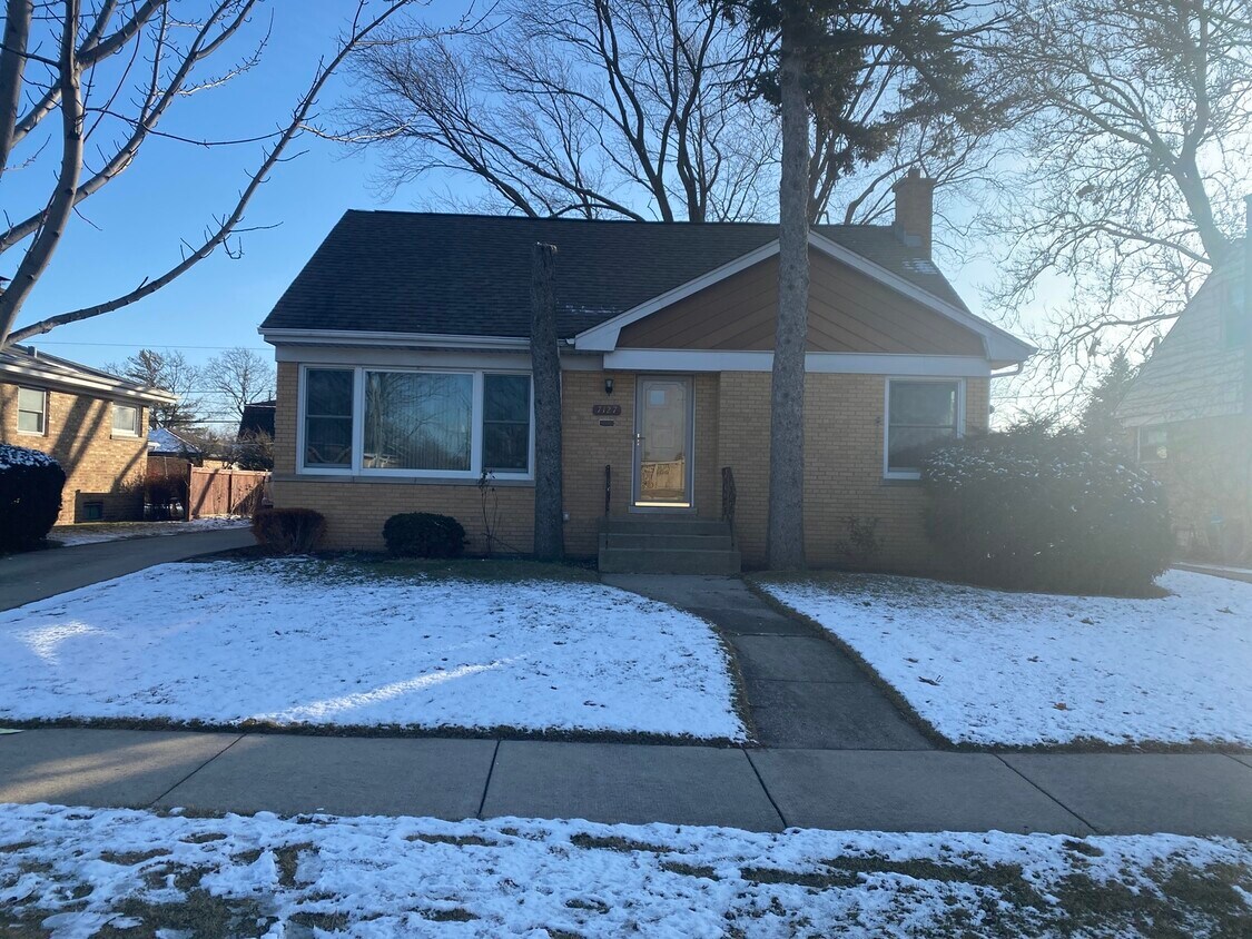 7127 W Cleveland St, Niles, IL 60714 House Rental in Niles, IL
